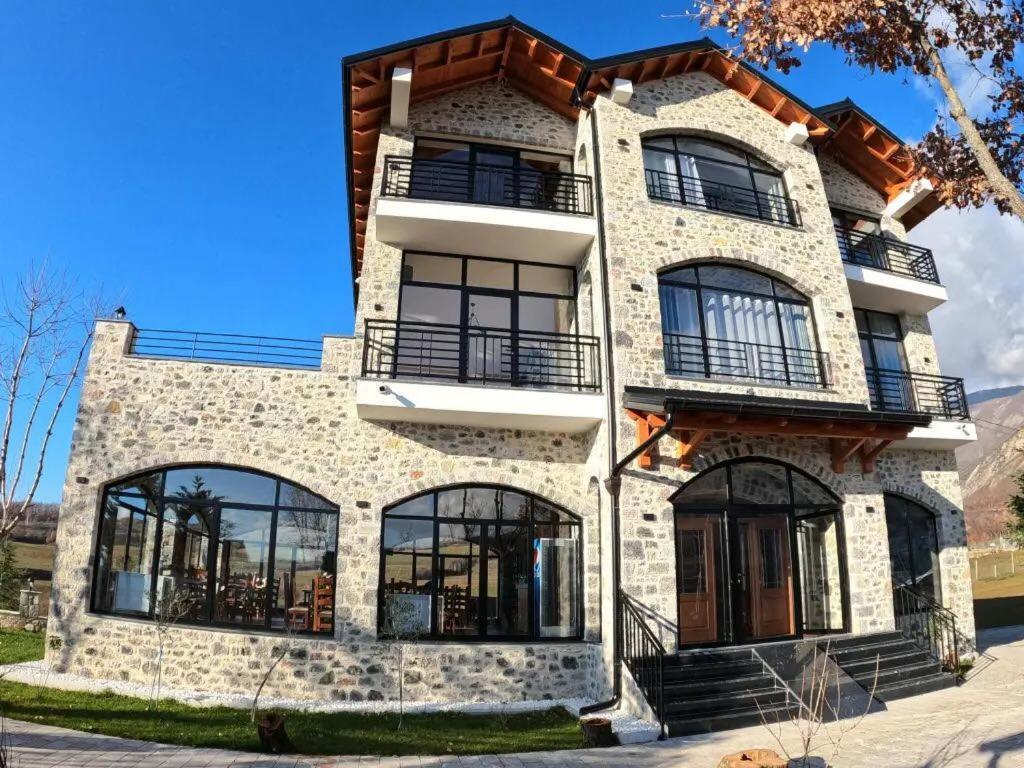 Bujtina Vrenezi 호텔 Peshkopi 외부 사진