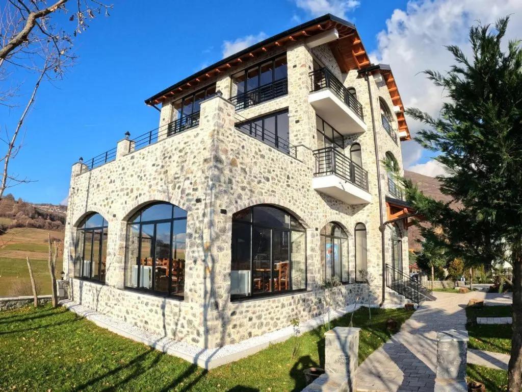 Bujtina Vrenezi 호텔 Peshkopi 외부 사진