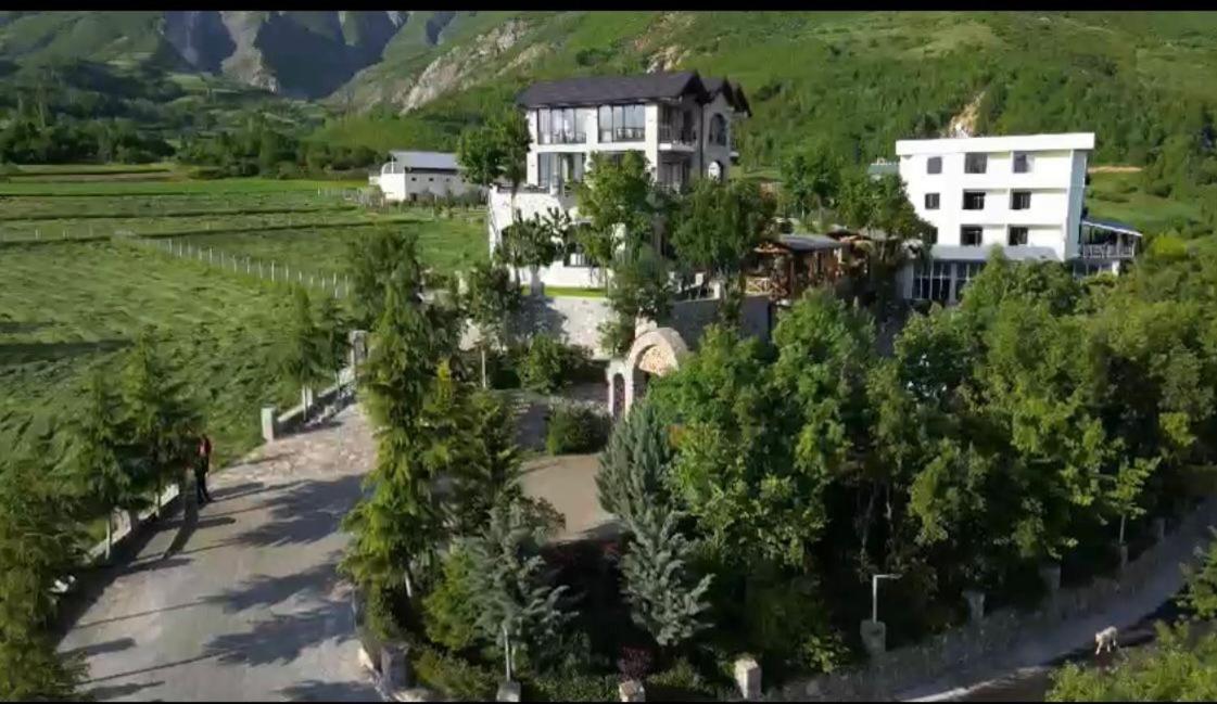 Bujtina Vrenezi 호텔 Peshkopi 외부 사진